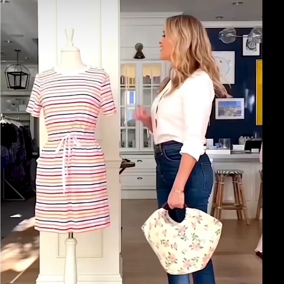 Draper James Paige Pink Floral Canvas Tote with Wooden Handles NWT - Picture 3 of 7